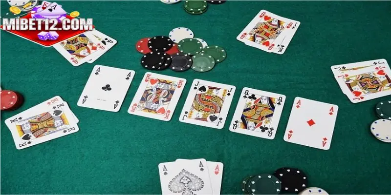 Các lưu ý cho các cược thủ khi cầm bài rác trong Poker